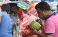 এই গরমে যা খাবেন...