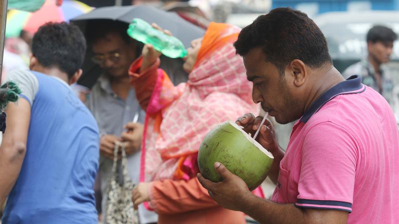 এই গরমে যা খাবেন...